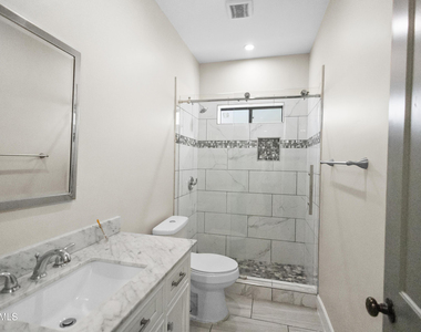 7631 N 59th Lane - Photo Thumbnail 12