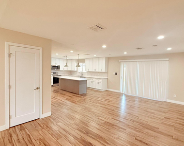 3919 N 85th Street - Photo Thumbnail 3