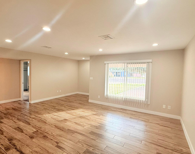 3919 N 85th Street - Photo Thumbnail 8
