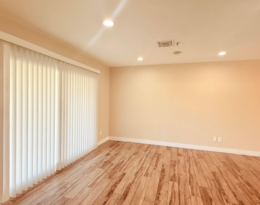 3919 N 85th Street - Photo Thumbnail 9