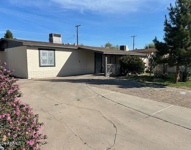 7718 W Whitton Avenue - Photo Thumbnail 2