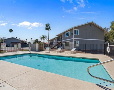 1346 E Mountain View Road - Photo Thumbnail 28