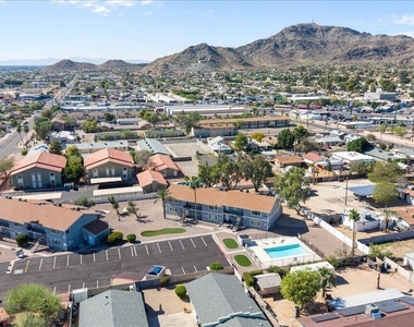 1346 E Mountain View Road - Photo Thumbnail 10