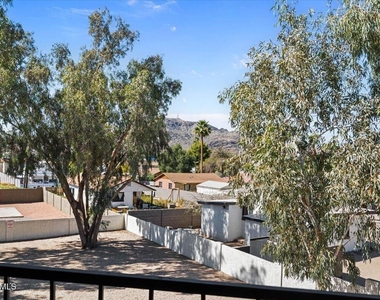 1346 E Mountain View Road - Photo Thumbnail 3
