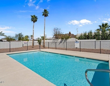 1346 E Mountain View Road - Photo Thumbnail 27