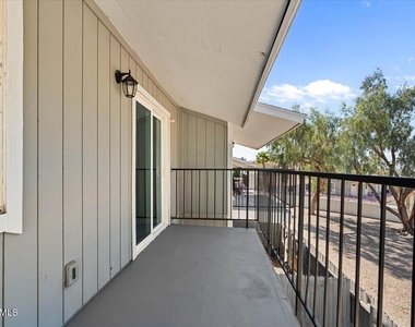 1346 E Mountain View Road - Photo Thumbnail 4