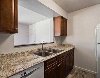1346 E Mountain View Road - Photo Thumbnail 18