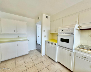 11013 N 110th Drive - Photo Thumbnail 10