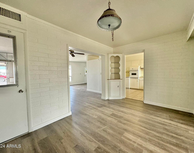 11013 N 110th Drive - Photo Thumbnail 17