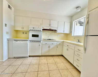 11013 N 110th Drive - Photo Thumbnail 12
