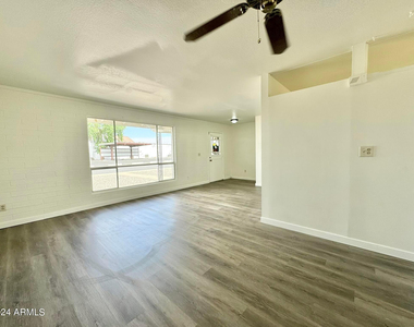 11013 N 110th Drive - Photo Thumbnail 16