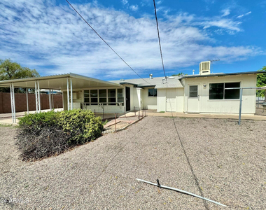 11013 N 110th Drive - Photo Thumbnail 4