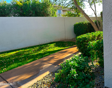 7222 E Gainey Ranch Road - Photo Thumbnail 2