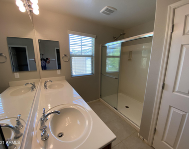 7363 W Cambridge Avenue - Photo Thumbnail 10