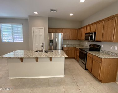7363 W Cambridge Avenue - Photo Thumbnail 4