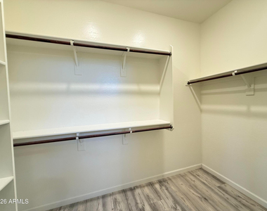 2372 E Dust Devil Drive - Photo Thumbnail 9