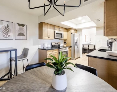 9073 E Evans Drive - Photo Thumbnail 3