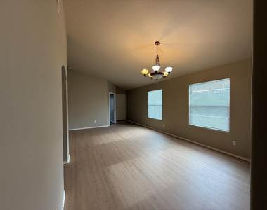 25214 W Clanton Avenue - Photo Thumbnail 3