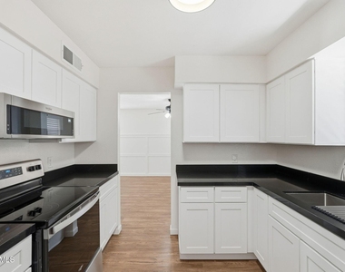 231 N Robson Street - Photo Thumbnail 14