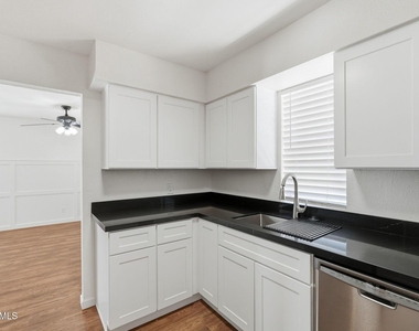 231 N Robson Street - Photo Thumbnail 12