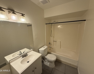 6617 W Ocotillo Road - Photo Thumbnail 11