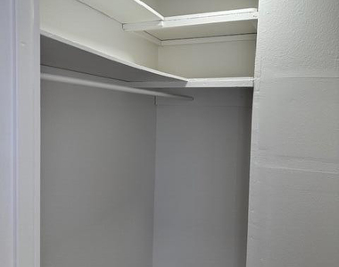 2525 N 52nd Street - Photo Thumbnail 6