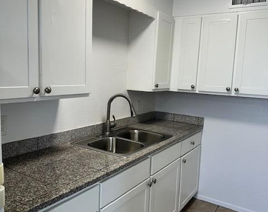 2525 N 52nd Street - Photo Thumbnail 8