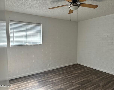 2525 N 52nd Street - Photo Thumbnail 5