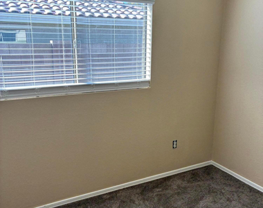 1042 S Clancy Circle - Photo Thumbnail 10