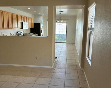 1042 S Clancy Circle - Photo Thumbnail 3