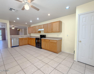 1042 S Clancy Circle - Photo Thumbnail 5