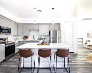 1349 W Osborn Road - Photo Thumbnail 14