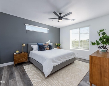 1349 W Osborn Road - Photo Thumbnail 16