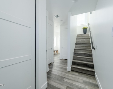 1349 W Osborn Road - Photo Thumbnail 10
