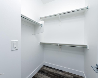 1349 W Osborn Road - Photo Thumbnail 8