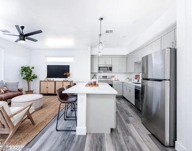 1349 W Osborn Road - Photo Thumbnail 15