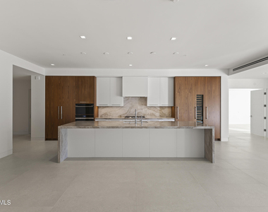 6587 N Palmeraie Boulevard - Photo Thumbnail 3
