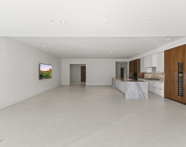 6587 N Palmeraie Boulevard - Photo Thumbnail 5