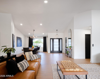 15218 N 61st Street - Photo Thumbnail 10
