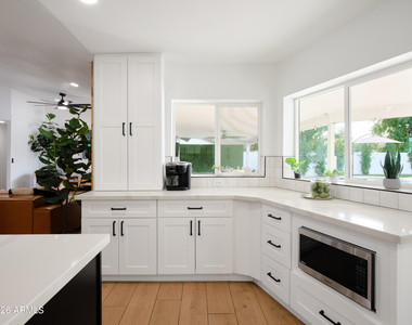 15218 N 61st Street - Photo Thumbnail 22
