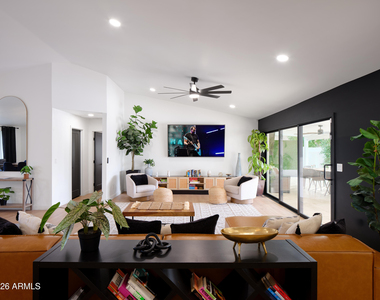 15218 N 61st Street - Photo Thumbnail 14