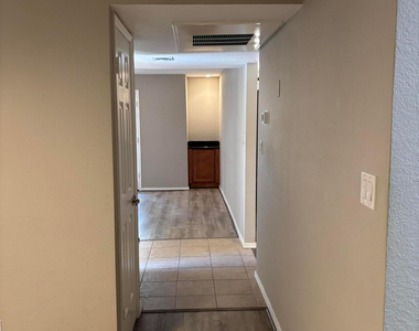 8787 E Mountain View Road - Photo Thumbnail 18