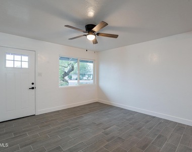 536 W 18th Street - Photo Thumbnail 12