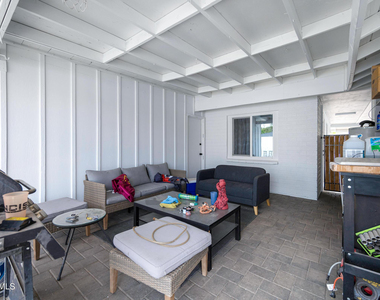 536 W 18th Street - Photo Thumbnail 8
