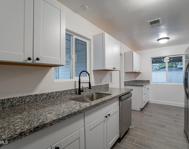 536 W 18th Street - Photo Thumbnail 22