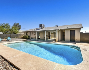 1986 E Palmcroft Drive - Photo Thumbnail 17