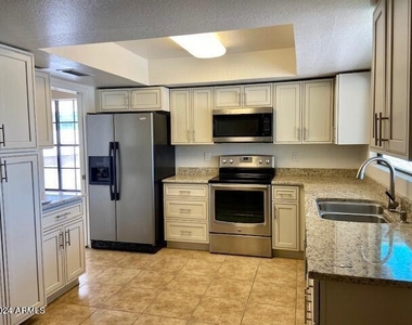 1543 N La Rosa Drive - Photo Thumbnail 3
