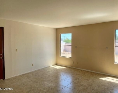 1543 N La Rosa Drive - Photo Thumbnail 8