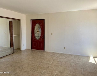 1543 N La Rosa Drive - Photo Thumbnail 9