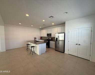 14668 W Soft Wind Drive - Photo Thumbnail 5